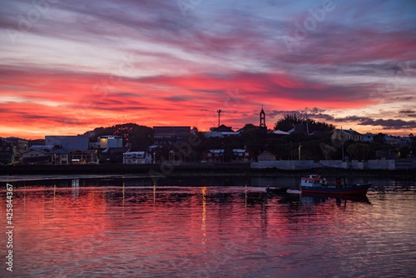 Fototapeta Sunrise time pink sky in Ancud, Chile