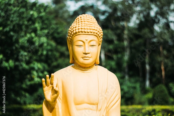 Obraz buddha statue yellow chinese temple