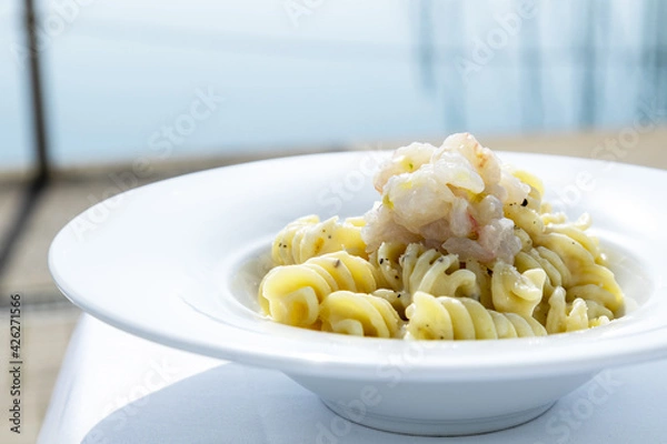 Obraz Carbonara di mare con porto sullo sfondo