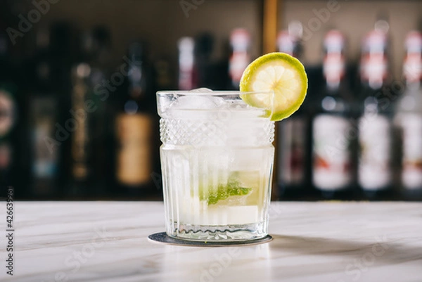 Obraz lime cocktail gin basil smash cocktail