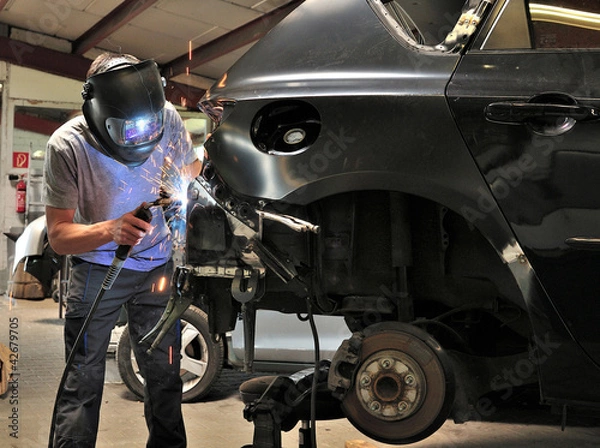 Obraz Praca nad ciałem samochodu