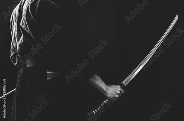 Fototapeta 日本刀を構える人物