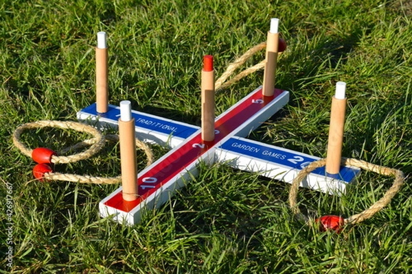 Obraz Quoits is a game set that makes great gift and is perfect for taking away on holiday Pitch length is 6 strides from the start line behind which throwing takes place The quoit base should stand as an x