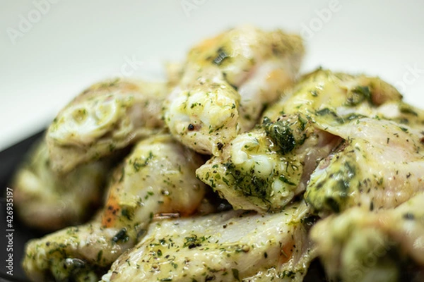 Obraz alitas de pollo con salsa