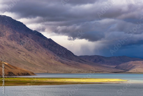 Fototapeta A storm approaching Tso Moriri lake in Ladakh, India. Tso Moriri is a lake in the Ladakhi part of the Changthang Plateau in Jammu and Kashmir in northern India. The lake is at an altitude of 4522 m