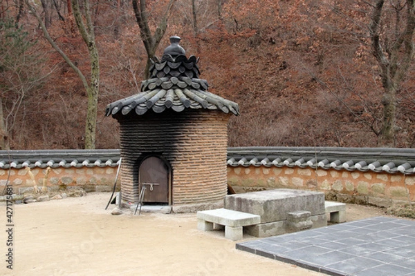 Obraz Scenery of Jingwansa Temple in Eunpyeong-gu. in Seoul, South Korea. Feb. 9, 2021