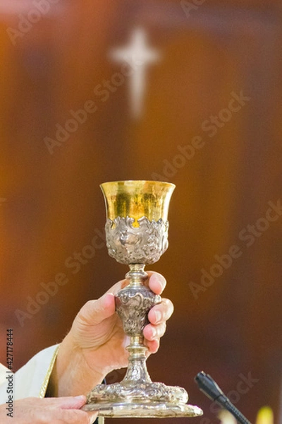 Obraz water and wine on the altar ready for Holy Mass