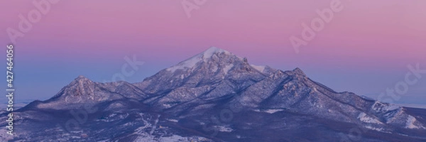 Obraz Mount Beshtau before dawn in winter