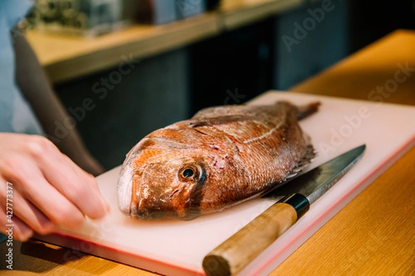 Fototapeta タイを捌くところ