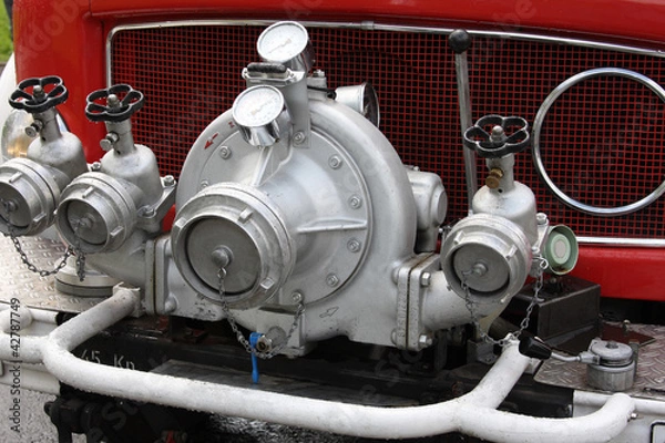 Fototapeta Schlauchverteiler an einem Feuerwehrauto