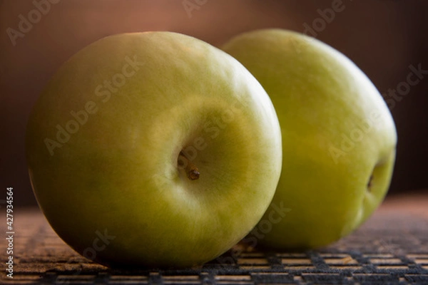 Obraz Ripe green apple on kitchen table
