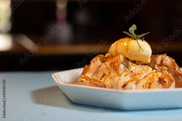 Obraz dessert strudel with icecream