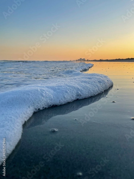 Fototapeta ocean meets beach