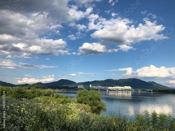 Fototapeta 강가 맑은 하늘 경치