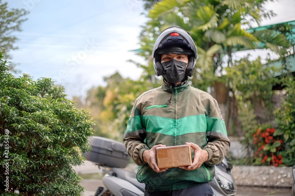 Obraz Delivery driver in mask