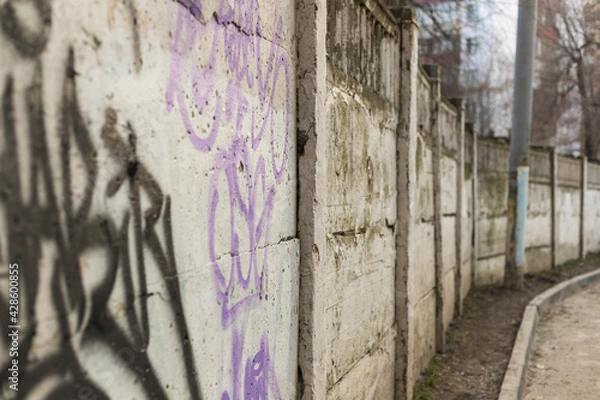 Fototapeta old peeling wall with graffiti 