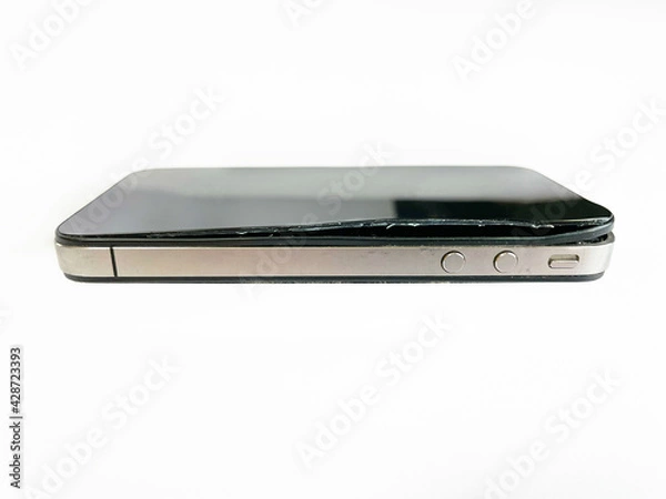 Obraz 内蔵バッテリーが膨張して、故障したスマートフォンの画像