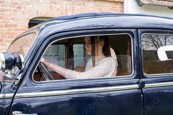 Obraz Braut im Hochzeitsauto