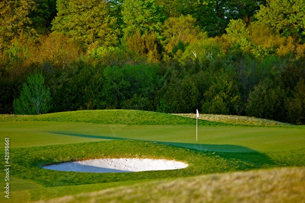 Fototapeta Idyllic Golf Course Hole Scene