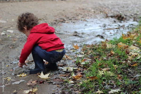 Obraz child playing with mud