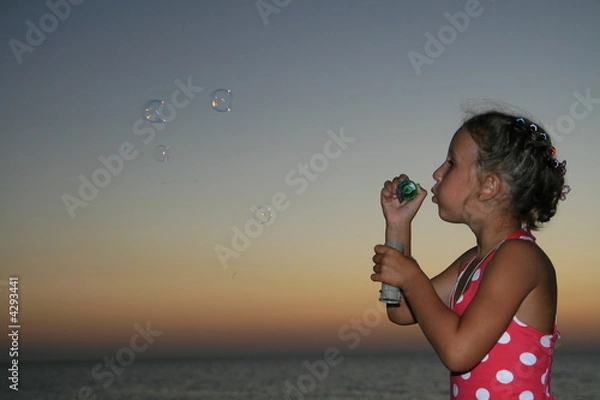 Obraz girl blowing a bubble