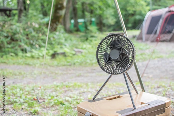 Obraz キャンプに扇風機
