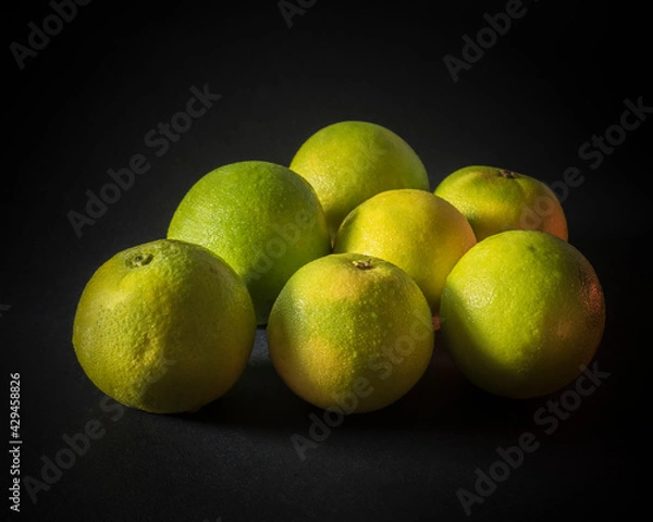 Obraz Mosambi, sweet lime on black background 1
