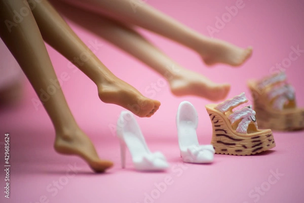 Obraz Closeup of feet of mannequin dolls with shoes on pink background - Fashion victims concept
