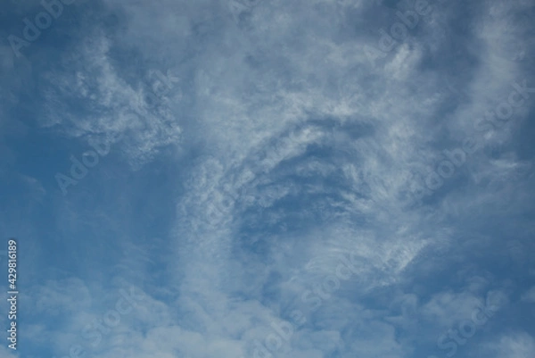 Obraz scattered clouds