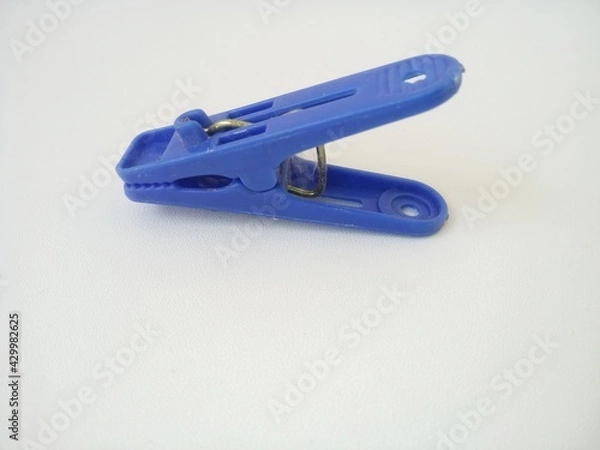Obraz blue clothes peg