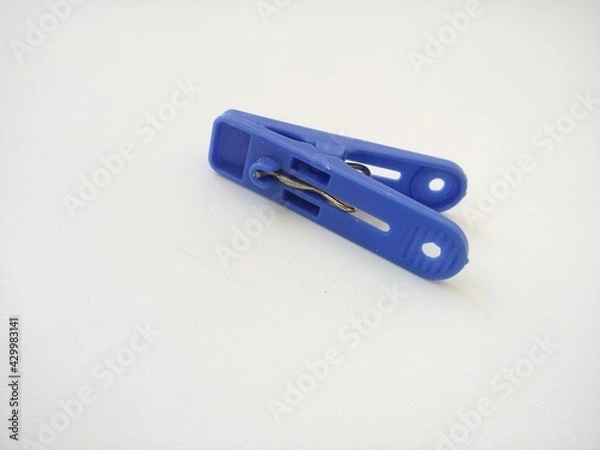 Obraz blue plastic clothespin 