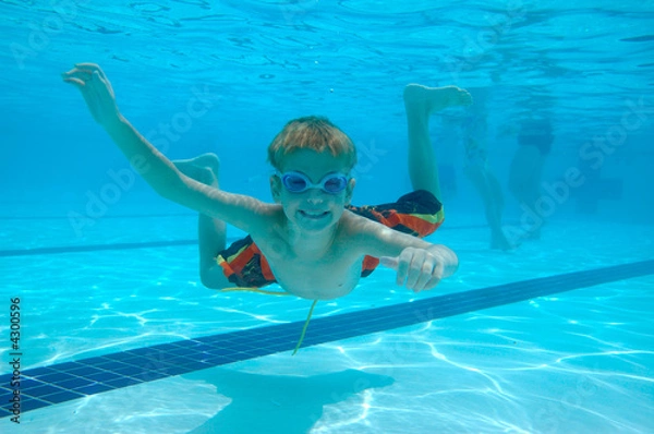 Fototapeta Boy swimming underwater