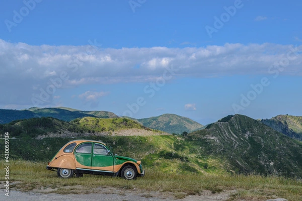 Obraz car in the mountains