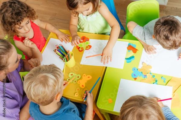 Obraz Top view kindergarten children during art lesson