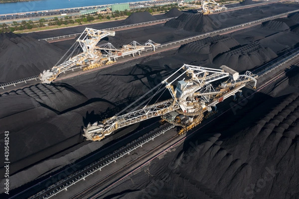 Obraz Bulk coal scoop conveyors and coal stockpiles, Port of Newcastle, NSW, Australia.