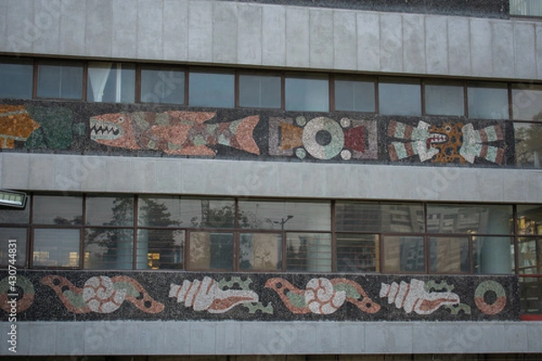 Fototapeta Small prehispanic murals under rows of windows