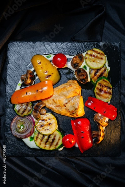 Obraz grilled vegetables with chicken breast