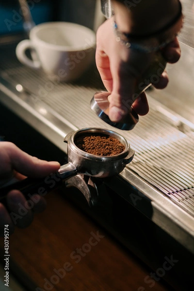 Obraz barista prepares coffee