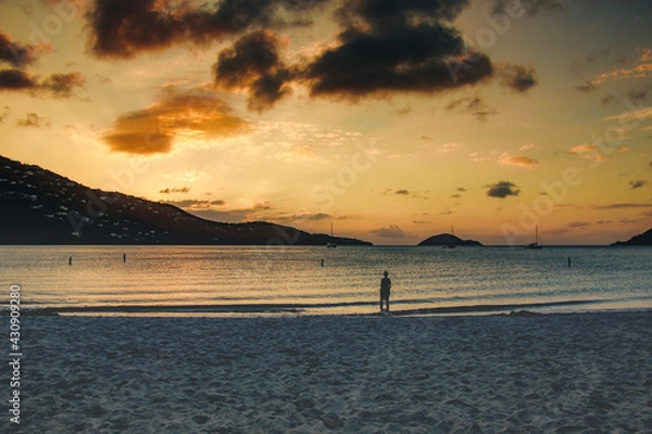 Obraz cloudy sunset over island bay