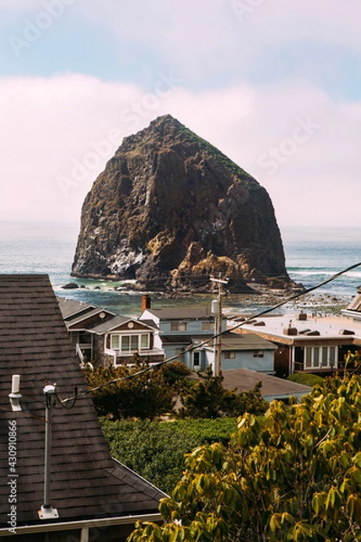 Fototapeta Natural Hay stack rocks in the Pacific Ocean and beach in Canon Rock Beach, Oregon