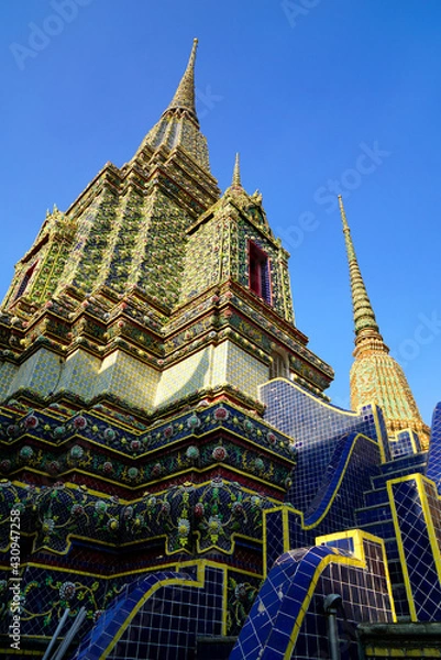 Obraz タイ　巨大な涅槃像とタイ古式マッサージで世界的に有名なワット・ポー寺院（ねはん寺）