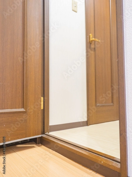 Obraz 【バリアフリー】住宅の危険　段差で転倒