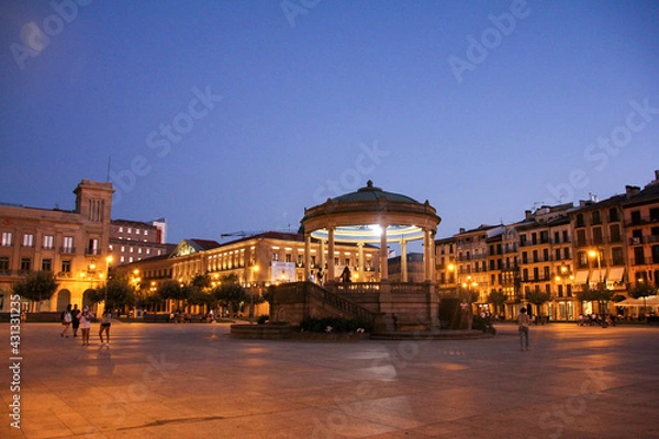 Fototapeta Pamplona Castle Square at night with the famous roundabout in the middle