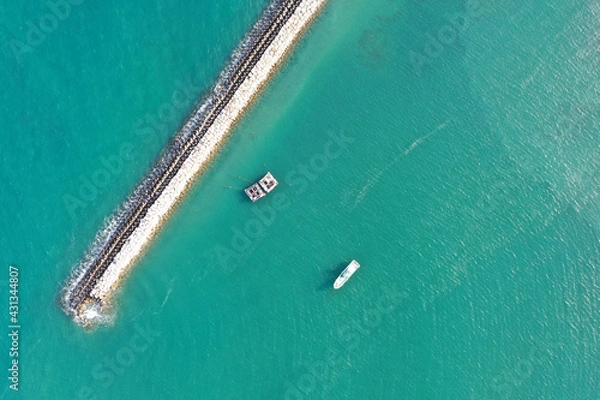 Obraz 防波堤とボート