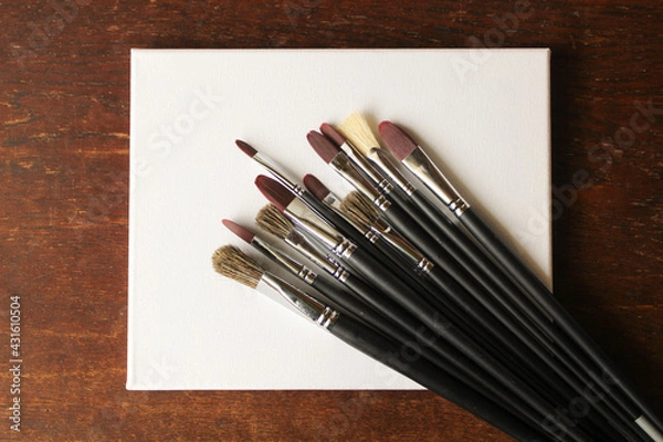 Fototapeta キャンバスと絵筆のイメージ