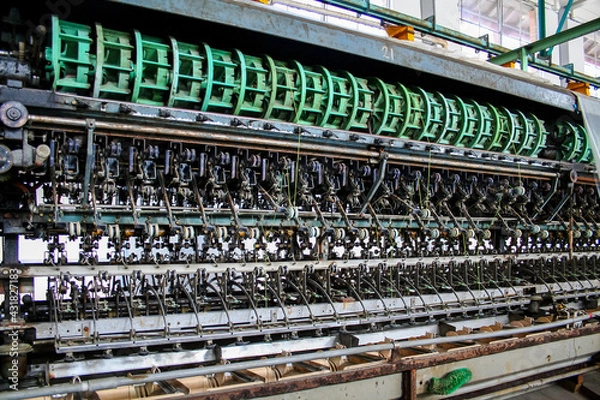 Obraz 世界遺産の製糸工場の古い繰糸機（富岡市・群馬）
