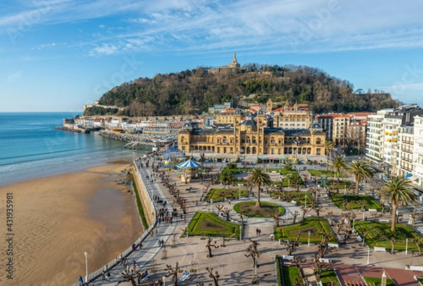 Fototapeta Aerial view of the Alderdi-Eder Park, the City Hall and the castle on Urgull hill in San Sebastian, Spain