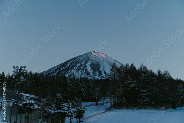 Obraz 富士山。有名な日本の山。雪と夕日。日本イメージ。