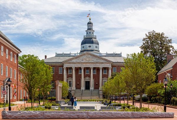Fototapeta Historical Maryland State Capitol building in Annapolis, the oldest state house that is still in use. Other state government buildings such as court of appeal and senate are seen on each side.