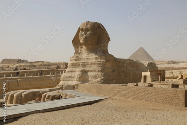 Fototapeta sphinx and pyramid
